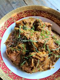 Ingin mengetahui masakan dengan resep rendang ayam sederhana dan bersantan yang lezat dan nikmat? Rendang Pedas Ayam Azie Kitchen Azie Kitchen