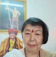 Is a papaya with no seeds safe to eat?