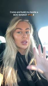 Me 🤝🏼 Gift Giving 🧺🍂✨ @fossepark @tkmaxxuk @nextofficial  @marksandspencerfood @primark.home #boobasket #autumnvibes🍁 #autumndecor  #boobaskets #autumn