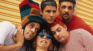 Seu som consistia numa mistura de pop rock com influências de gêneros populares, tais como sertanejo, brega, heavy metal. Acidente E Morte Dos Mamonas Assassinas Completam 25 Anos Entretenimento R7 Musica