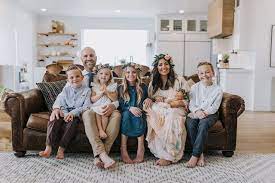 Family Photoshoot Home Shoot Home Decor Homes Newborns Baby Family Of 7 At Home Photosh Photography Poses Family Family Photoshoot Family Photo Sessions