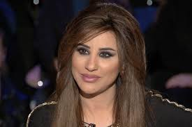 بعام 2000م، قامت الفنانة نجوى كرم بطرح ألبوم أغاني بعنوان عيون قلبي، ولقد أعلنت فيه عن زواجها من يوسف حرب، وكان هو متعهد حفلات آنذاك، وهذا الزواج أتى بشكل مفاجئ لعائلتها وللوسط الفني كله، وكان الرفض بسبب اختلاف الديانات بينها وبين زوجها، بالإضافة إلى اختلاف الأعمار. Ù†Ø¬ÙˆÙ‰ ÙƒØ±Ù… ØªØ¹Ø±Ø¶Øª Ù„Ù„Ø¹Ù†Ù Ø§Ù„Ù…Ù†Ø²Ù„ÙŠ Ù…Ù† Ù‚Ø¨Ù„ Ø²ÙˆØ¬ÙŠ Ø§Ù„Ø³Ø§Ø¨Ù‚ New Art Art
