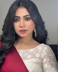 Jasmine Roy's Instagram, Twitter & Facebook