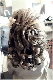 Although chopping it all of is the one thing that us girls dread, these edgy and beautiful styles of hairstyles make us wanna go for it already! Hairstyles For Girl For Party 21 Short And Curly Haircuts