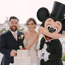How To Add Disney Characters To Your Escape Wedding Link In Profile Disneywedding Waltdisneyworld Escapewedding Seabreezepoint Theattic Mickeymouse