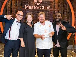 Gibt es masterchef auf netflix, amazon oder maxdome und co legal? Coronavirus Tv Koch Nelson Muller Liefert Jetzt Essen Mit Seinem Porsche Aus Ruhrgebiet