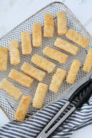 Place the fish fingers into the air fryer basket. Frozen Fish Sticks In Air Fryer Whole Lotta Yum