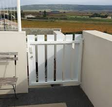 Portillon Pvc Sancy Dans Le 34 Chez M D Vue Interieure Cadre Apparent Portillon Cloture Pvc Pvc