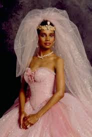 Der prinz aus zamunda 2 trumpft mit weiteren altbekannten gesichtern auf. Popsugar Uk Kleid Hochzeit Beruhmte Hochzeitskleider Film Hochzeit