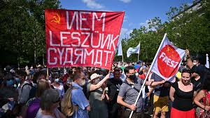 A mostani tüntetés a fudan egyetem budapestre tervezett kampusza ellen szól. Oekjquwaawucam