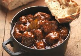 Johann Lafer Herzhafte Rezepte Seiner Heimatkuche Rezepte Saftgulasch Lafer Rezepte