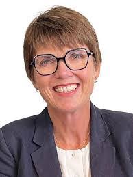 Rosalind Mcmillan's Instagram, Twitter & Facebook