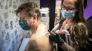 Qui n'a jamais hésité à se faire un tatouage ? 75 Des Encres De Tatouage Contiennent Des Substances Dangereuses Ou Toxiques Selon L Ufc Que Choisir