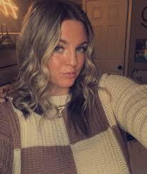 Ashlyn Elliott's Instagram, Twitter & Facebook