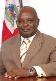 FLASH:- L'ex sénateur du Nord Est Derex Pierre Louis qui serait atteint du  coronavirus est décédé ce soir dans un hôpital à Pétion Ville. Agé de 74  ans, l"ex parlementaire avait des