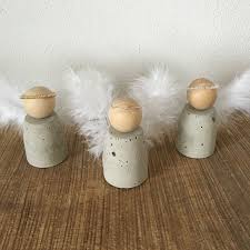 Weihnachten Steht Vor Der Tur In Den Laden Und Geschaften Gibt Es Weihnachts Un Weihnachtsengel Basteln Weihnachten Steht Vor Der Tur Bastelideen Weihnachten