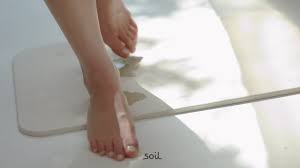 If your bathroom has a vivid color scheme. Wow A Bath Mat That Sucks In Water And Dries By Itself And It S Stylish Too Grape Japan