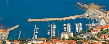 Le port est malheureusement petit ( 380 places dont 50 visiteurs) il convient donc de faire les réservations assez. Online Hafenhandbuch Frankreich Marina Banyuls Sur Mer Golf Von Lion