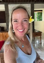 Janice Wakefield's Instagram, Twitter & Facebook