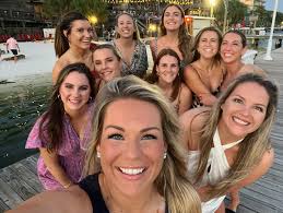 Nik's last splash 🦩🌴 Amazing weekend celebrating our bride-to-be  @nikkicurrr. #bachelorette #destin #florida