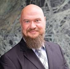 OTTO STÖBEN: Toni Pons graduiert zum Sachverständigen (DIA)