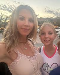 Amber Elizabeth's Instagram, Twitter & Facebook