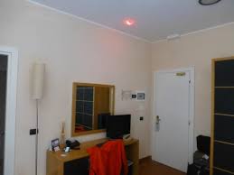 You've flipped the switch to turn on your ceiling fan and it doesn't work. The Red Light On The Ceiling That Does Not Switch Off Picture Of Ostello Palazzo Galletti Abbiosi Ravenna Tripadvisor