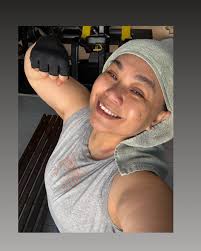 Exercise in the morning before your brain figures out what you are doing😅”  30 reps