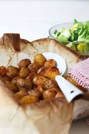 Petites Pommes De Terre Roties Dont Tout Le Monde Raffole Le Miam Pommes De Terre Roties Recettes De Cuisine Recette De Plat