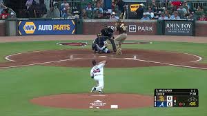 Manny Machado's solo home run (20)