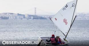 (figurado e náutica) navio, nau, embarcação. Ha Mar E Mar Ha Ir E Velejar Observador