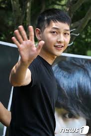 In the videos, song joong ki and jeon yeo bin are seen being playful with each other. Song Joong Ki Leaves Fans To Serve Korean Army