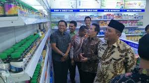 Apotek kimia farma imam bonjol juga dilengkapai dengan adanya swalayan yang berisi produkproduk kesehatan dan alat kesehatan serta praktek dokter bersama. Apotek Dan Klinik Kimia Farma Kini Ada Di Karanganyar Kimia Farma Bumn Farmasi Terbesar Di Indonesia