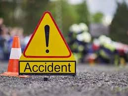 Sultanpur News Truck Collides With Motorcycle Two Killed And 2 Injured In  The Accident | Sultanpur Road Accident: सुल्तानपुर में ट्रक ने मोटरसाइकिल  को मारी टक्कर, दो युवकों की मौत, 2 लोग घायल
