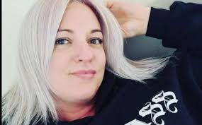 Postala baka sa 34 godine: "Svi misle da mi je sin, a ne unuk"