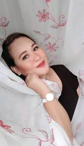 Nag-re-restore ako ng mga lumang larawan, black & white, may amag, may  sulat sa mukha, scratch, o naburang bahagi ng larawan. Pwede rin tayong  mag-combine ng mga larawan para mas masaya! 😊򒠊