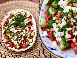 Für 30 minuten in den kühlschrank stellen. Wassermelonensalat Mit Feta Gurke Und Minze Elena Salewski Lebensmittelproduktion Seit 1998