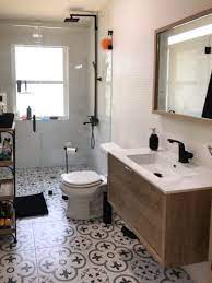 Steve maps out the floor and finds that a staggered layout works well because it avoids thin, small it's common to add a listello or decorative stripping to make a wall of tile more appealing, and the homeowners have opted for a glass tile stripe. Big Tile Or Little Tile How To Design For Small Bathrooms And Living Spaces On Suncoast View Tile Outlets Of America