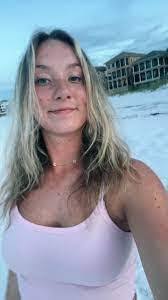 Mandy Maks's Instagram, Twitter & Facebook