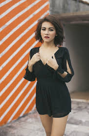 Model bagus kecantikan tubuh menunjukkan mode.!! Model Cantik Indonesia Matalelaki Com