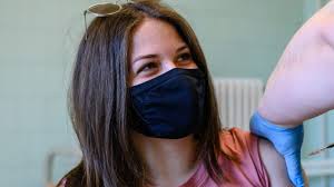 Jelenleg minden harmadik magyar megkapta már a koronavírus elleni oltást. Lisziewicz Julianna Kell Harmadik Oltas De Harom Vakcina Nem Adhato Ujra 24 Hu