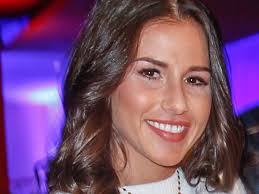 Beim spiel von tus haltern gegen den vfb hornberg stand julian büscher, 26, am samstag mit der rückennummer neun auf dem spielfeld und wurde von seiner neuen freundin kräftig angefeuert. Kuss Mit Fussballspieler Sarah Lombardi Hat Einen Neuen Stars Vienna At