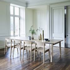 Die tischplatte wurde aus 1cm dickem glas gefertigt. Ercol Massivholz Esstisch Ponte Ausziehbar 220 300cm In Eiche Oder Nuss