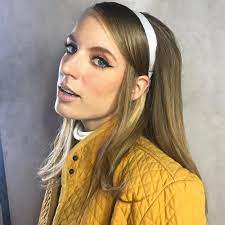Side swept bangs with a deep part give the original haircut a modern edge. 27 Cute 60s Hairstyles For All The Vintage Hair Lovers
