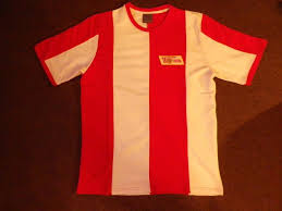 The union berlin home match shirt is white and red with vertical stripes in new jacquard fabric. 1 Fc Union Berlin Repliche Retro Maglia Di Calcio 1967 1968