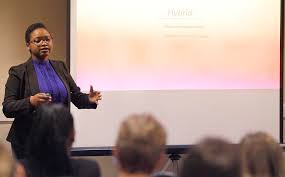 Students and faculty show off research at undergraduate forum