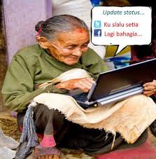 Gambar dp bbm lucu terbaru yang gokil banget bisa anda lihat pada gambar kata kata yang ada di bawah ini. Gambar Lucu Nenek Gaul Main Laptop Funny Wallpapers Funny Pictures Funny Photos