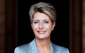 Kurz-Portrait von Bundesrätin Karin Keller-Sutter. Politische Bewegung "Die  Brückenbauerinnen"