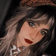 Hi Dylan! My name is Lauren Crosby Medlicott, a freelance journalist  writing a lot for Business Insider. I saw the thread you posted about the  ring you bought your ex being put