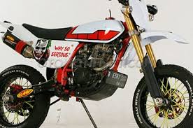 Hal itu dikarenakan masih sedikitnya referensi di internet tentang modifikasi motor kawasaki. Modifikasi Honda Tiger 2000 Jadi Supermoto Klasik Beneran Nih Gridoto Com